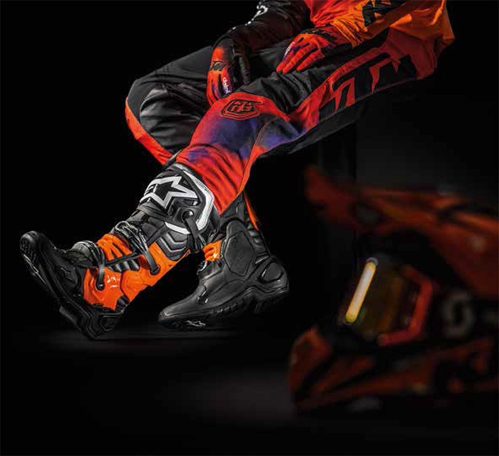 Botas KTM Alpinestars Tech 10 2022 por 476 en Almeria Granada Malaga y Murcia Tienda oficial de motociclismo. Ademas disponemos de otros tipos de articulos omologados perfectos para ti y para tu vehic...